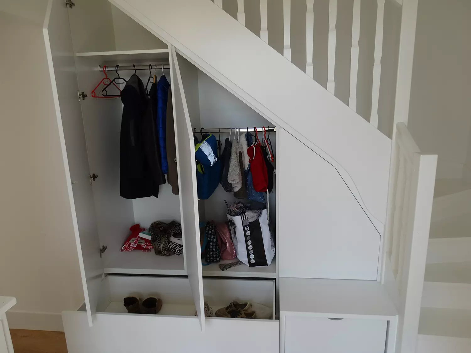 Rangements sous escalier
