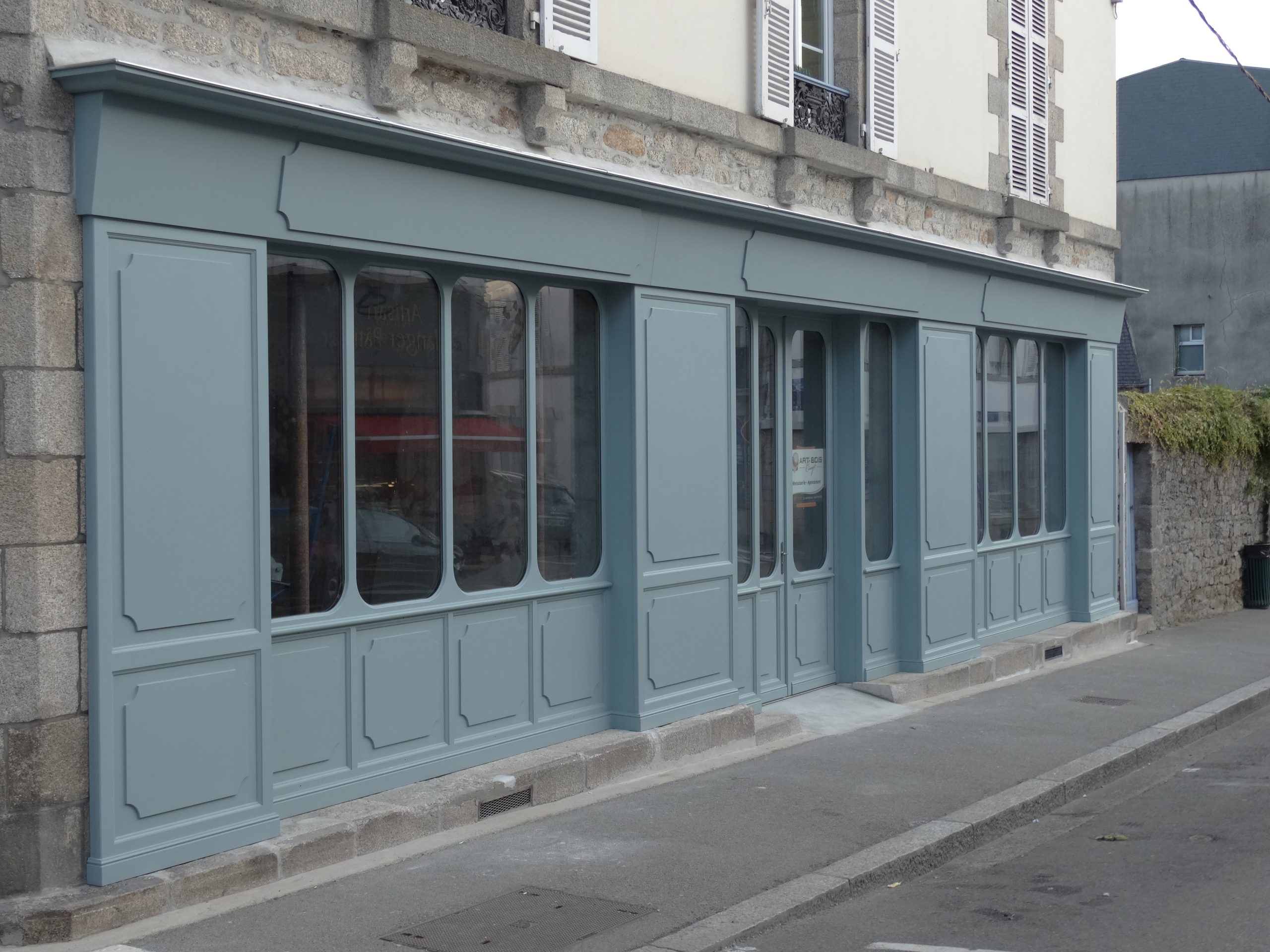 Devanture traditionnelle Concept Store à Pontivy
