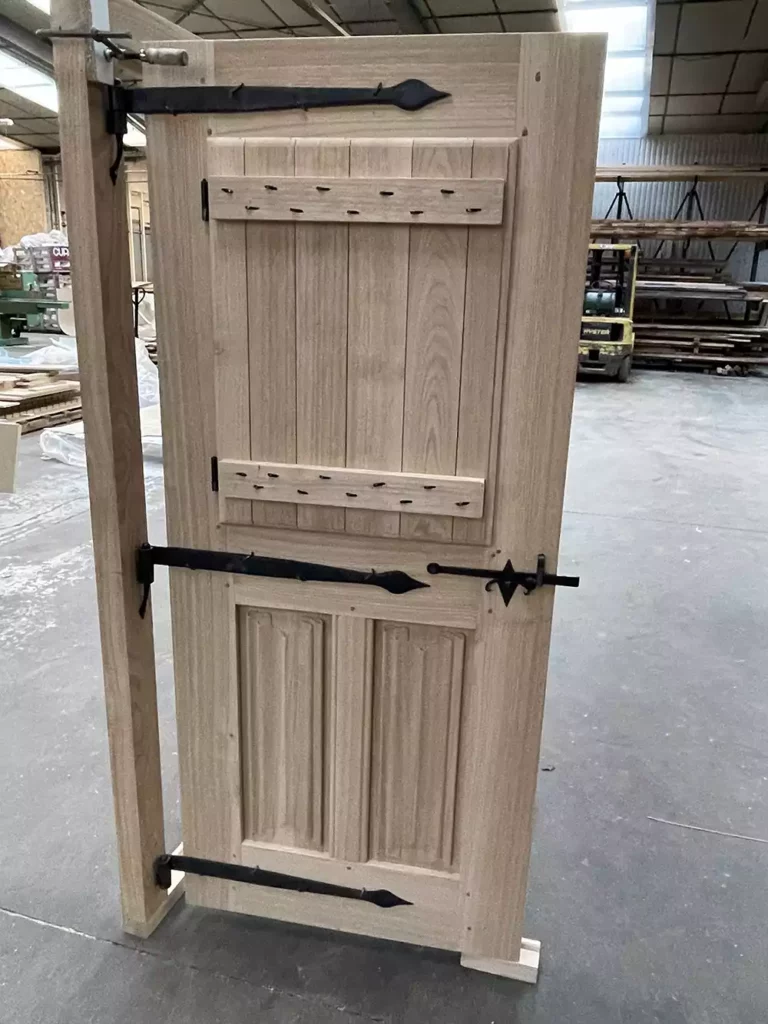 restauration porte ancienne realisations particuliers Art Bois Concept min